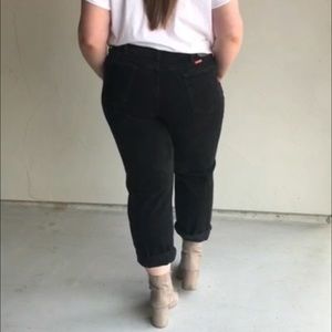 Wrangler Jeans - PlusSize Vintage Black High Waisted Wrangler Jeans Wrangler Jeans - PlusSize Vintage Black High Waisted Wrangler Jeans
